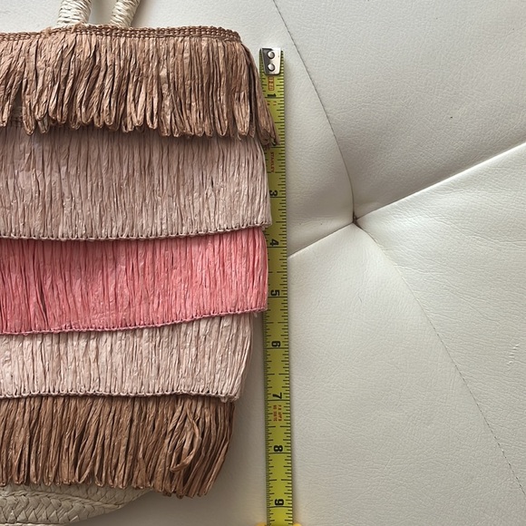 ON THE FRINGE RATTAN HANDBAG - Picture 6 of 8